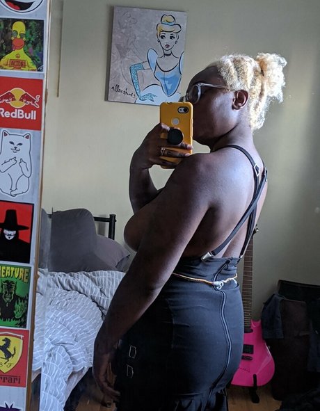 thothead actrice exclusive image