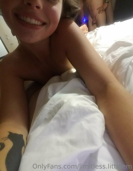LimitlesslittleM modèle adulte photo