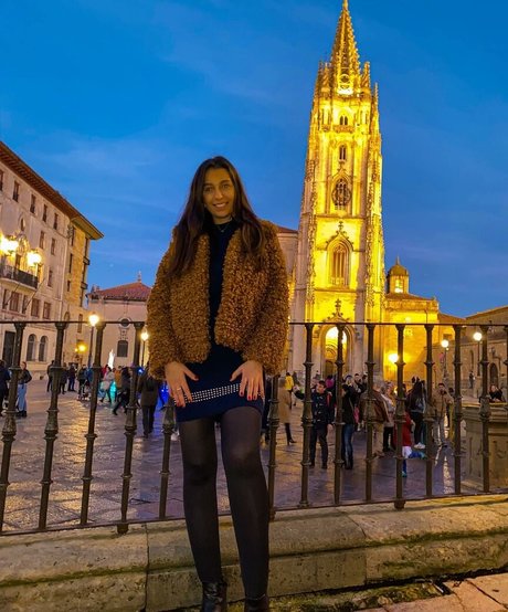 Gulia modèle nu des photos