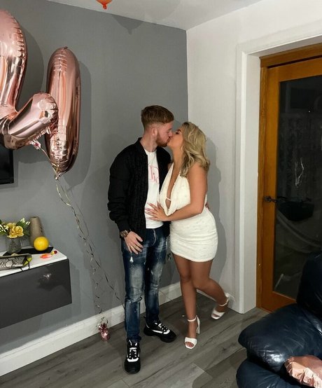 épouse maigre onlyfans gratuit parfait image