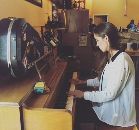 Amanda Thompson modèle adulte des photos