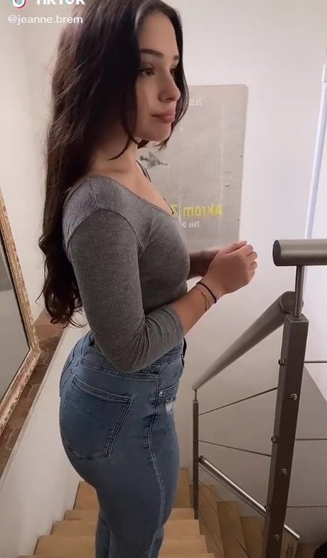 Jeanne Brem modèle sexy des photos