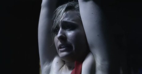 Allison Mack modèle adulte archive