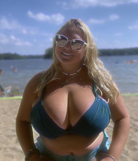 Amberly modèle nu photos