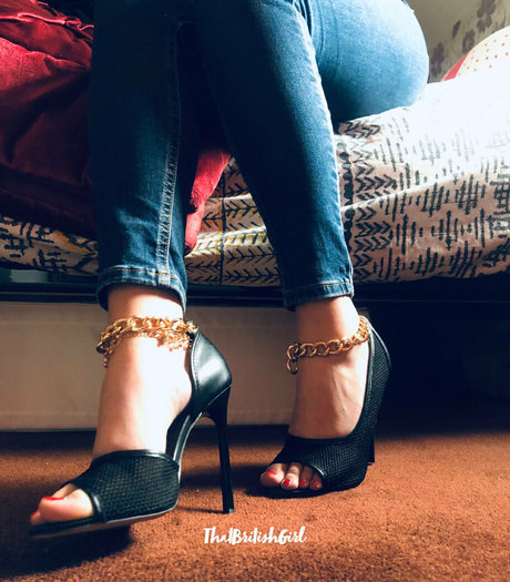 milf blonde aux courbes onlyfans art sympa galeries