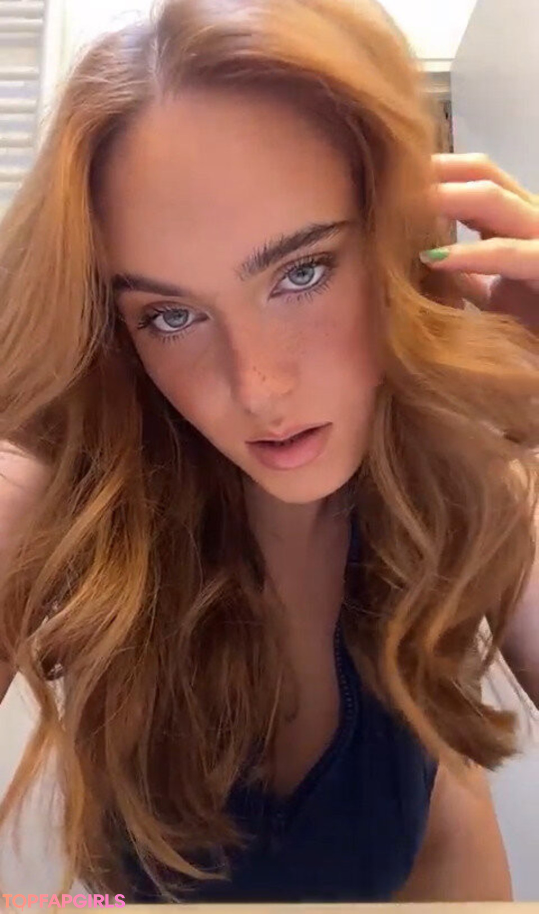 Laura Svensson star du porno photo