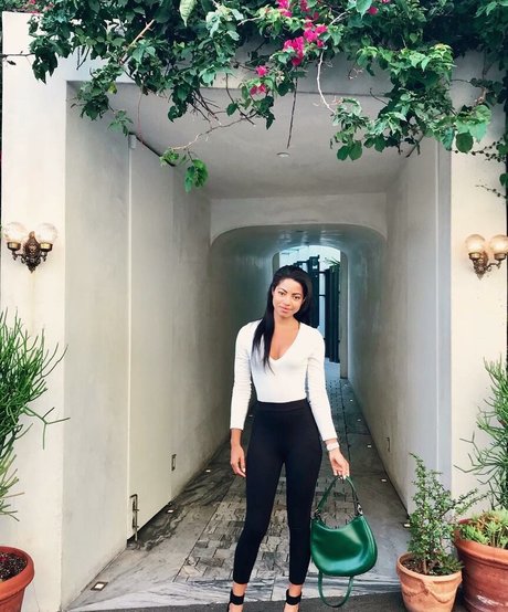 Camille Hyde modèle chaud image