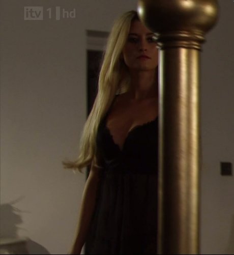 Emmerdale s Charley Webb étoile sexy img