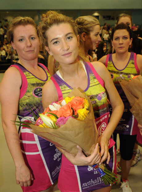 Emmerdale s Charley Webb modèle sympa photos