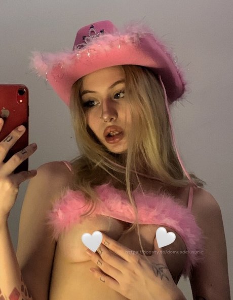 Morana Axe modèle xxx des photos