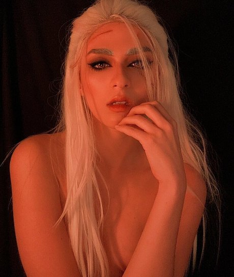 Vain Virgo modèle magnifique des photos