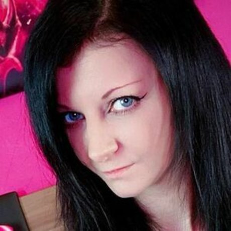 Laila Banx haut modèle images