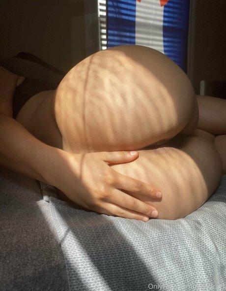 Therealirlovers star pornographique img