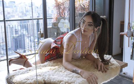 Julia Denttelo nus star du porno photo