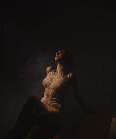 Olivia Linz mannequin image