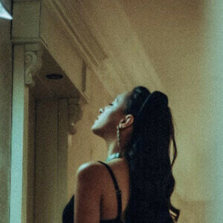 Olivia Linz star du porno nue photo