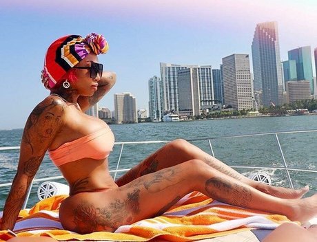 flyyytattedsky beau modèle galeries