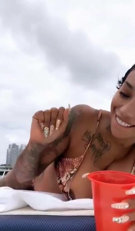 flyyytattedsky étoile exclusive photo