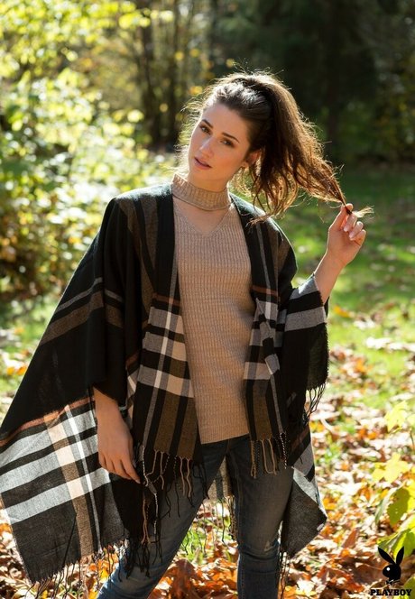 Alexandranextdoor actrice sexy images