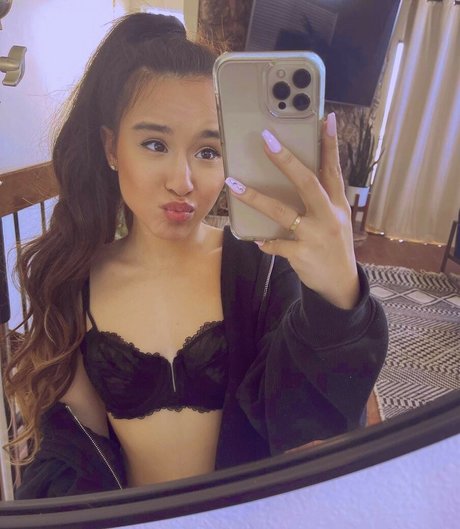 Alahna Ly étoile xxx des photos