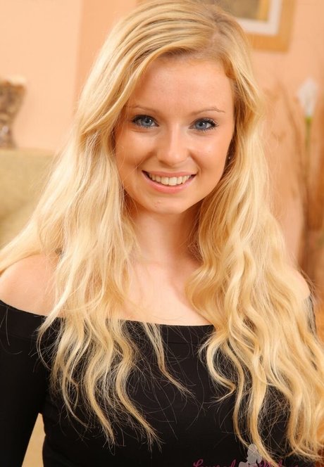 Hollie Sparrow star du porno hd galerie