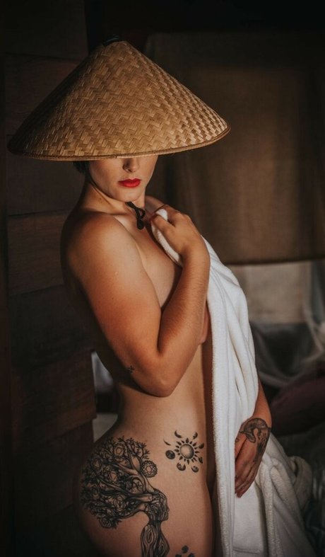 Laura Lehmkuhl étoile nue photos