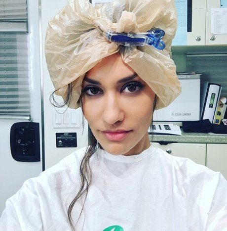 Janina Gavankar modèle joli image