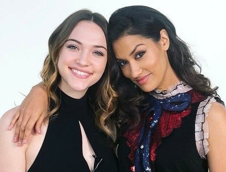 Janina Gavankar étoile chaude photo