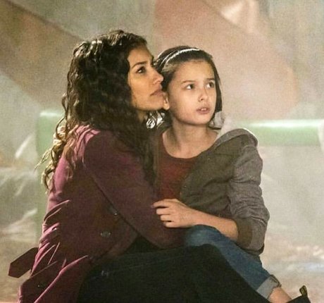 Janina Gavankar actrice nue des photos