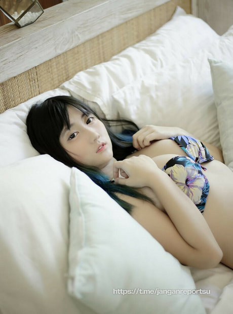 Dea Marella modèle chaud galeries