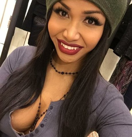 Mia Tasiilemiliona top star galeries