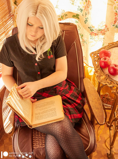 aki puff top star des photos