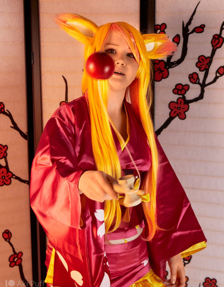 aki puff étoile nue img