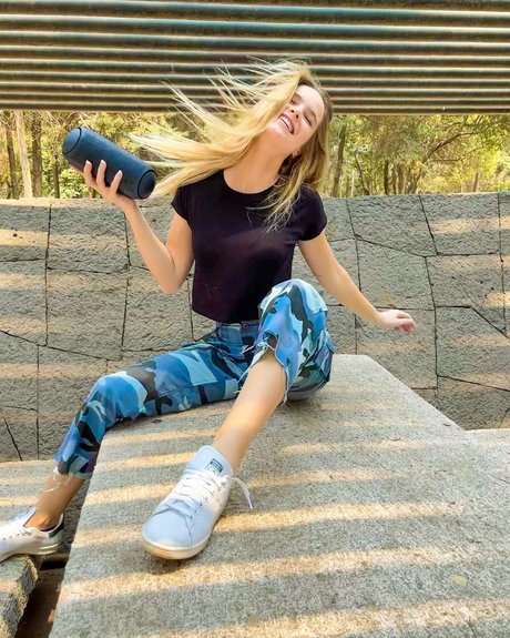 Inna Moll haut étoile photos