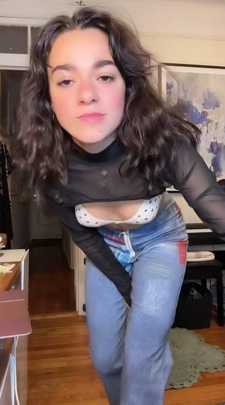 Ally Anna Maria actrice chaude galerie