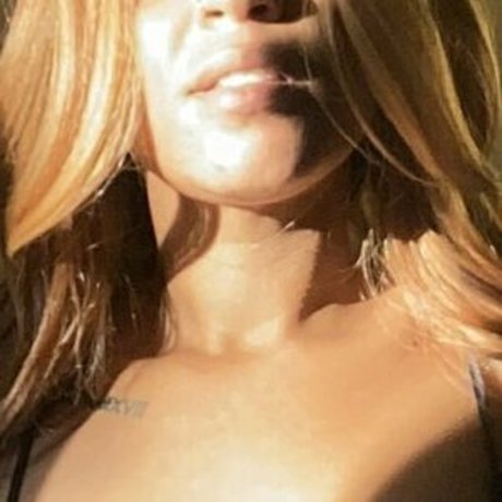 Wildheart ASMR sexe star du porno des photos