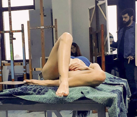 Asra Tin haut de star du porno image