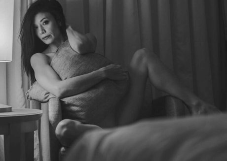 Asra Tin modèle sexy photos