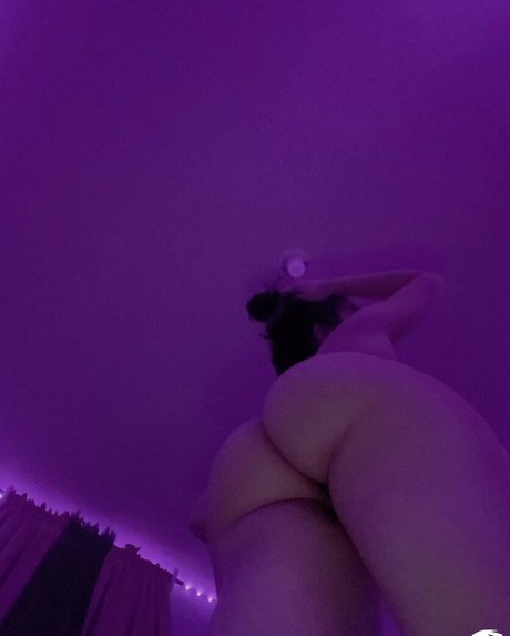 Genesis Cruz modèle nu galerie