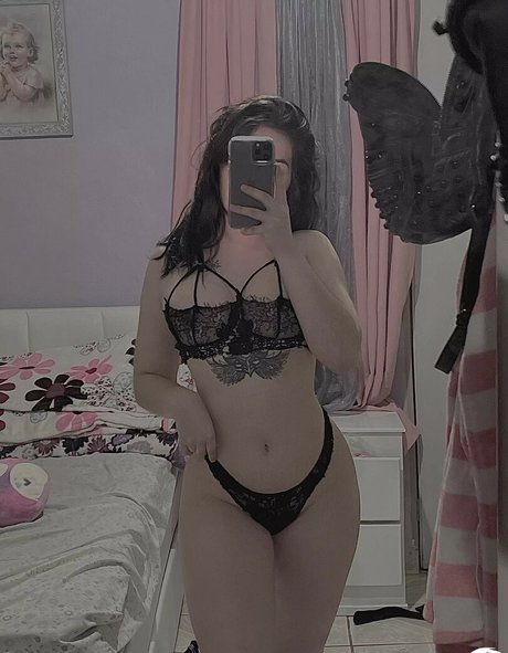 Genesis Cruz beau modèle galerie