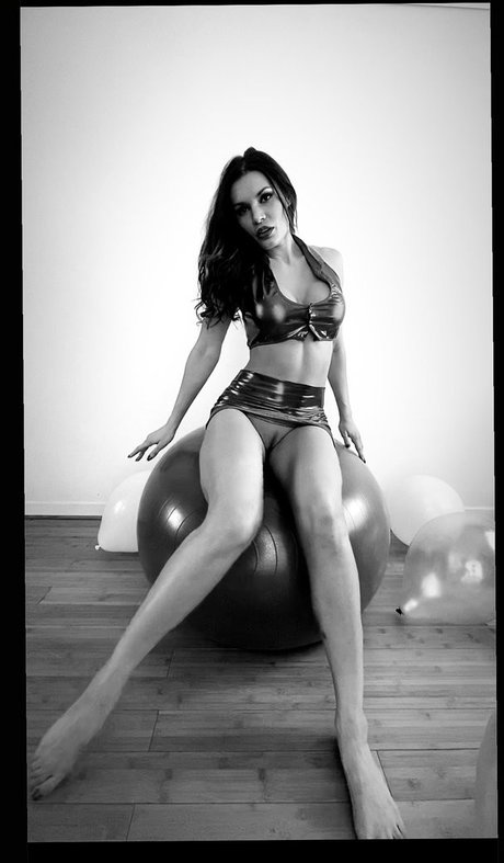 Kitana Lure art modèle archive