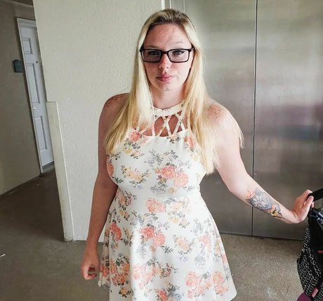 Gabby Swears étoile sexy galerie