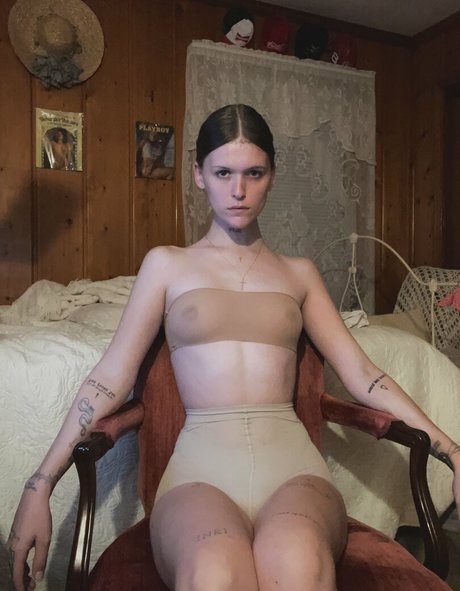 Ethel Cain sexe star du porno des photos