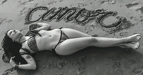 Aysegul Akyuz star du porno de haute qualité des photos