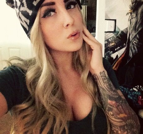 fans trans blondes uniquement nu sympa photo