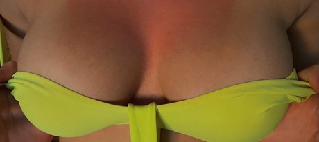 Andrea Rojo RedMil top star galerie