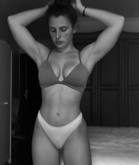 Andrea Rojo RedMil actrice érotique des photos