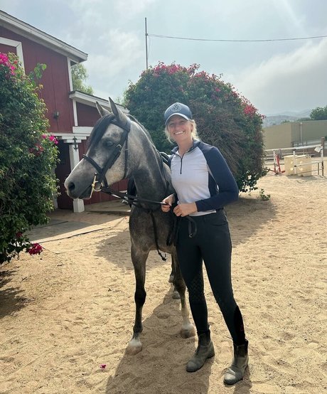 Beth Behrs xxx étoile photos