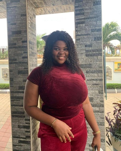 Chioma lovv star du porno parfaite galeries