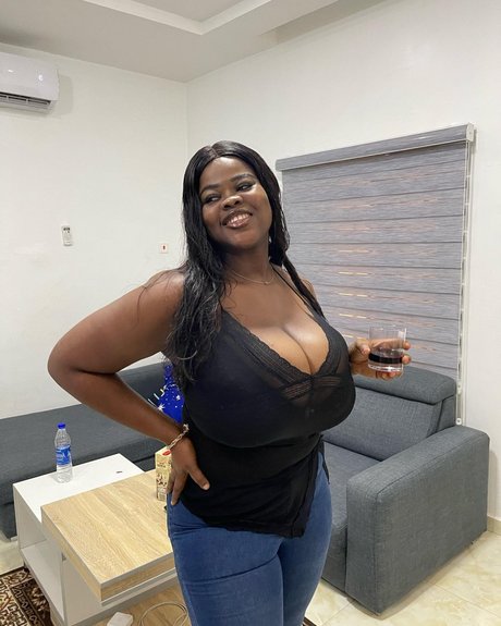 Chioma lovv modèle de sexe collection